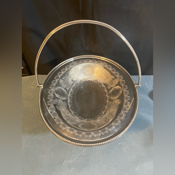 Cooper Brothers Silver Plated Fruit/Bread Basket w/Handle.  Brides Basket - Picture 9 of 9